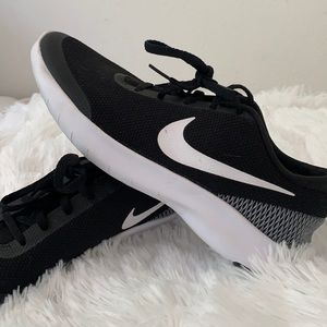 Nike women’s 9.5